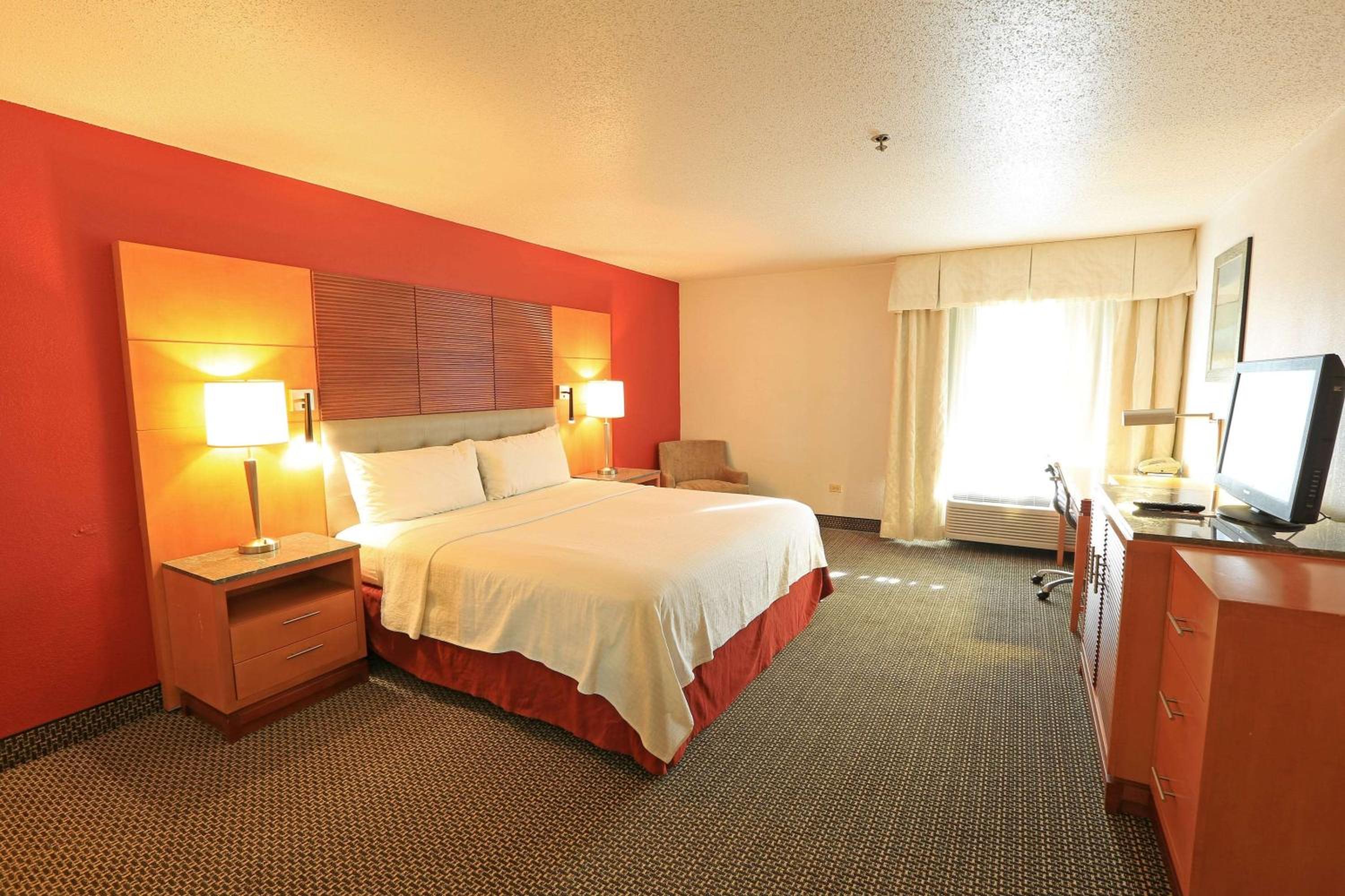 Фото Days Inn by Wyndham Calumet Park