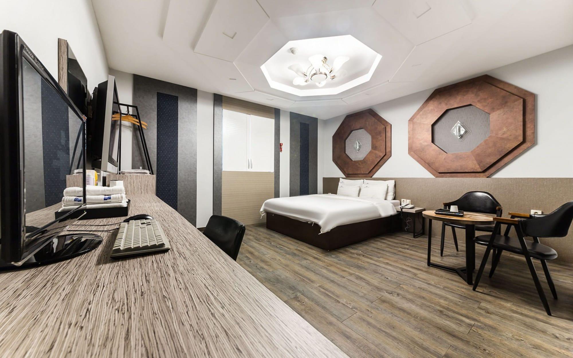 Фото Hotel No. 1