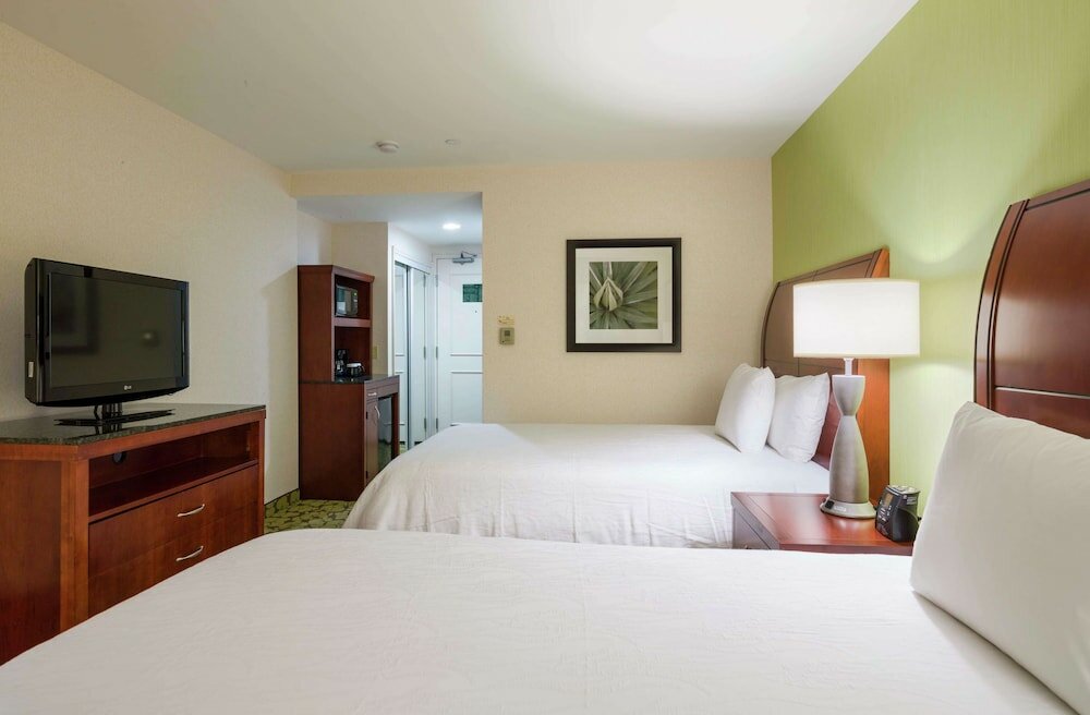 Фото Hilton Garden Inn Queens/JFK Airport