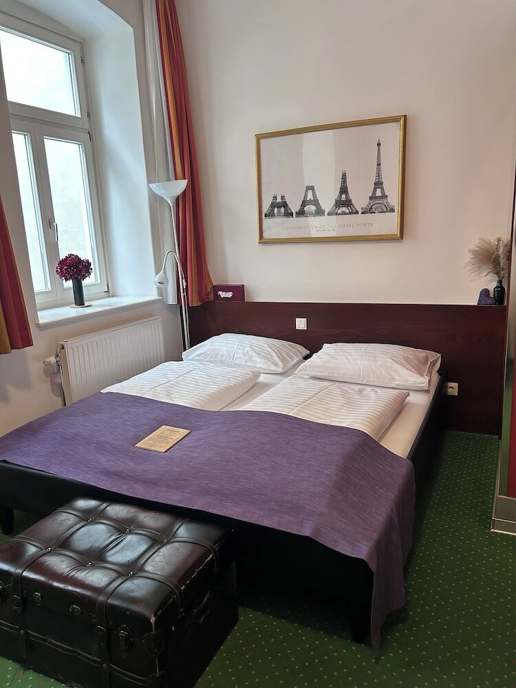 Фото Pension Stadthalle