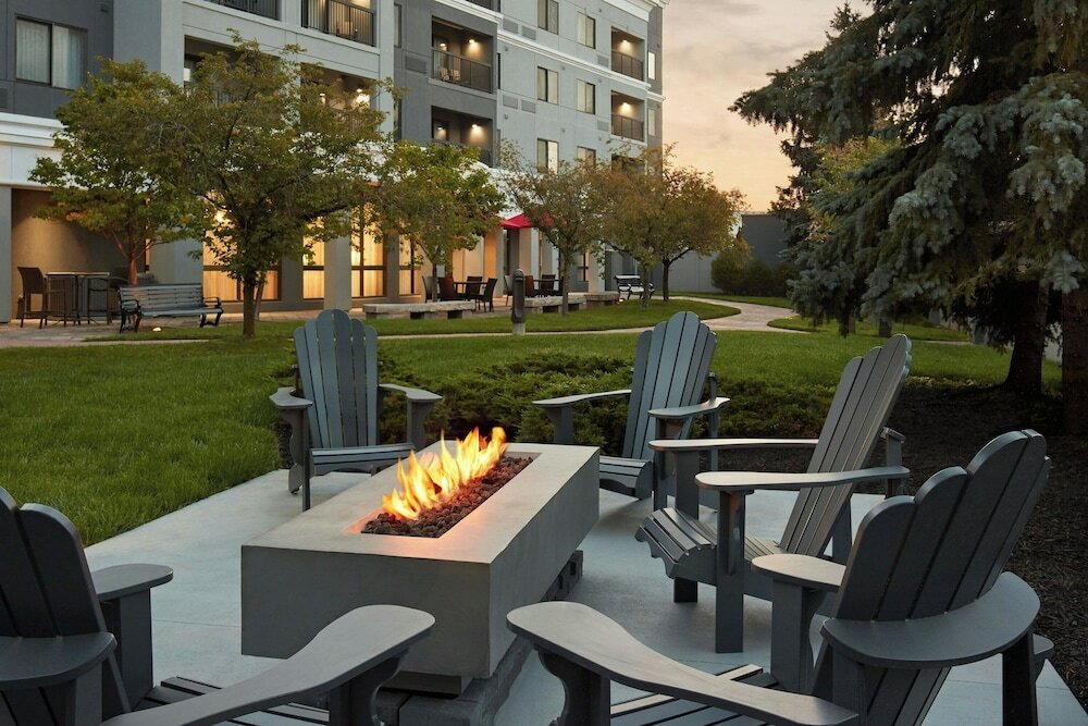 Фото Courtyard Mississauga - Airport Corporate Centre West