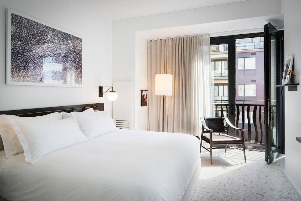 Фото Halcyon - a hotel in Cherry Creek