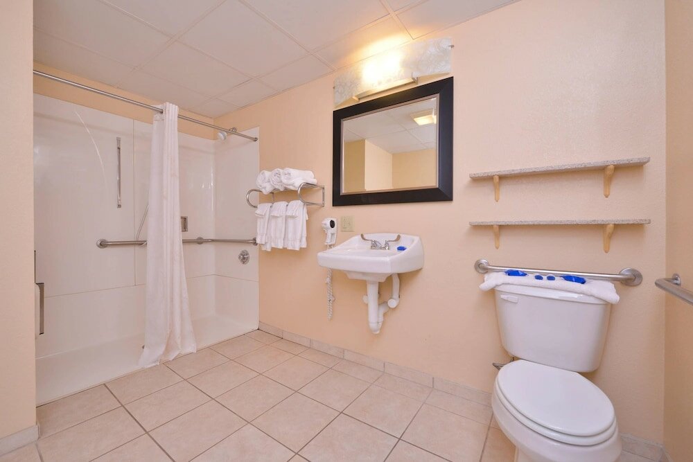 Фото Quality Inn & Suites