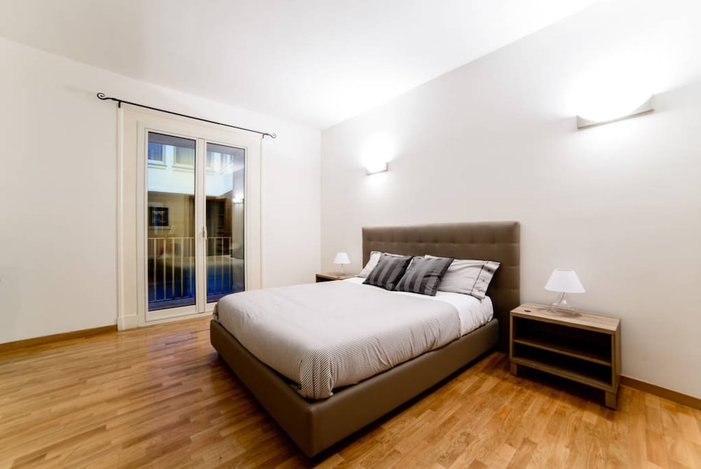 Фото Riviera Luxury Suites B&b