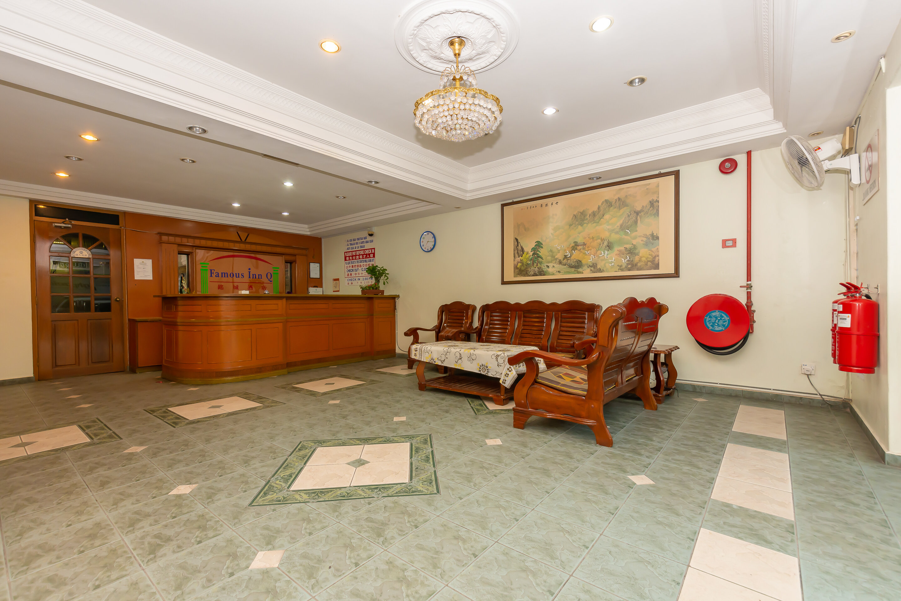 Фото Oyo 764 Hotel Famous Inn