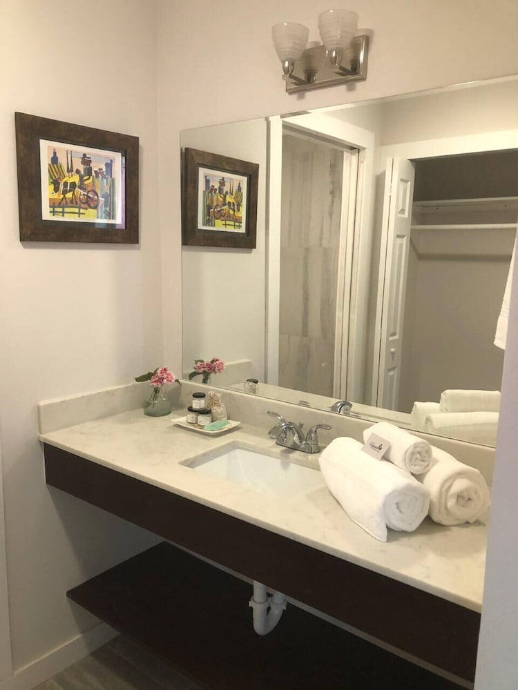 Фото Dunns Josephine Hotel