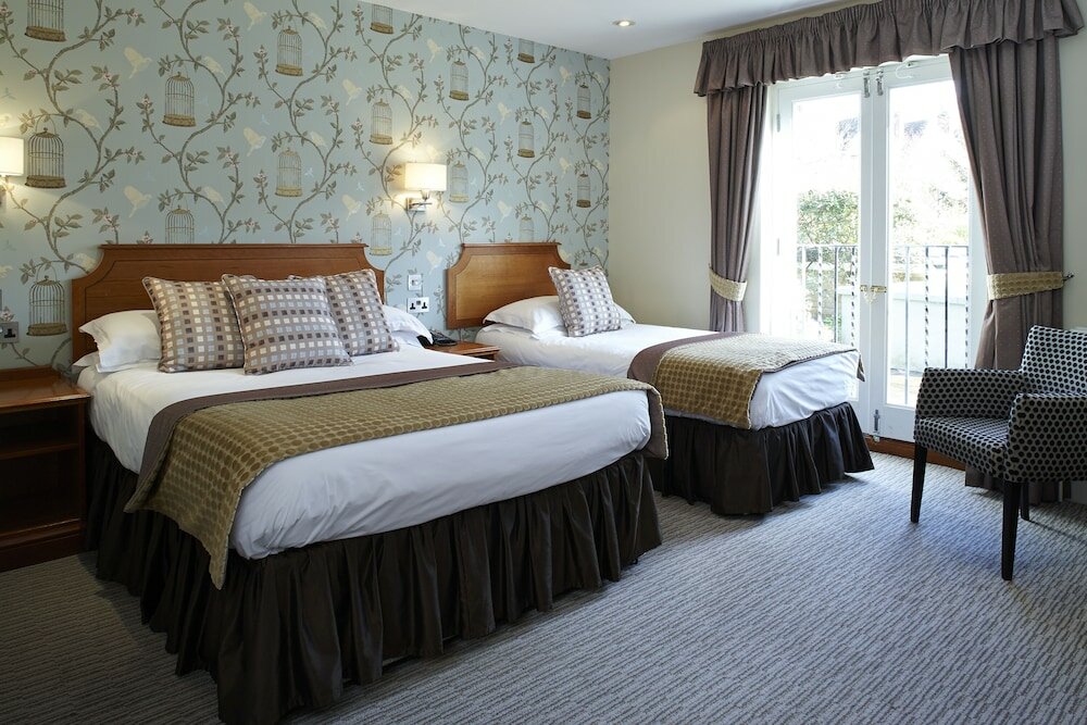 Фото Mandolay Hotel Guildford