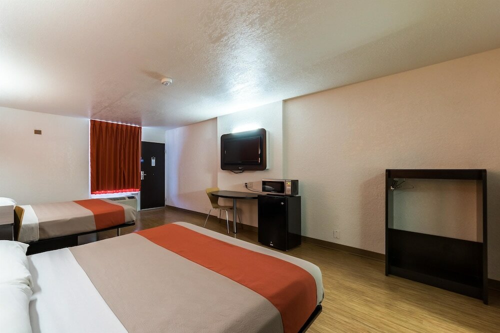 Фото Motel 6 Uvalde, Tx