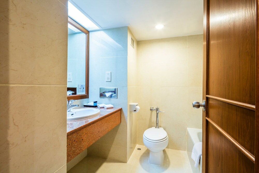 Фото Cholchan Pattaya Beach Resort