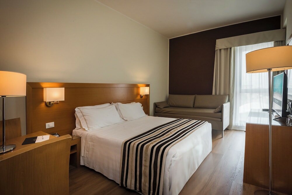 Фото Sardegna Hotel, Suites & Restaurant