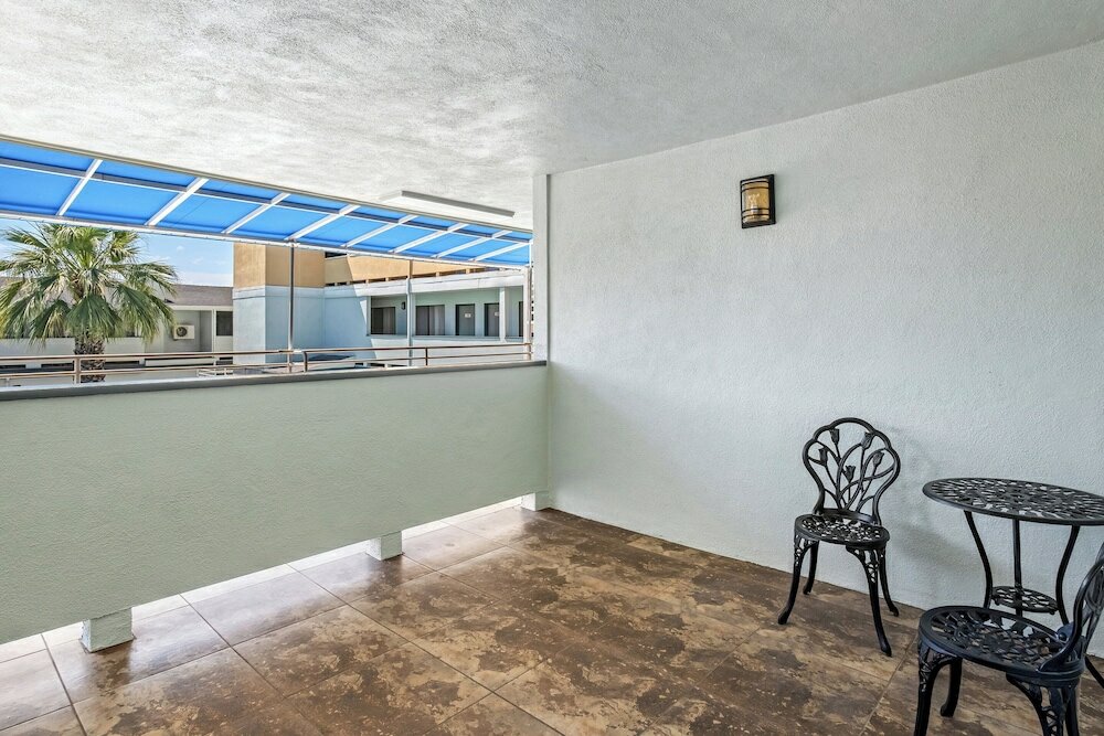 Фото Bonanza Inn & Suites