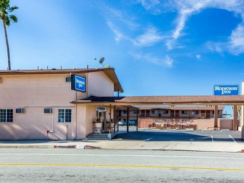 Гостиница Rodeway Inn San Bernardino в Сан-Бернардино