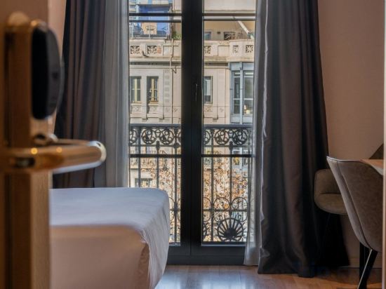 Фото Petit Palace Eixample