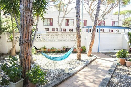 Гостиница Paradise Inn в Кастельдефельсе