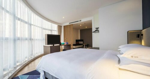 Гостиница Holiday Inn Express Shaoxing Paojiang в Шаосине