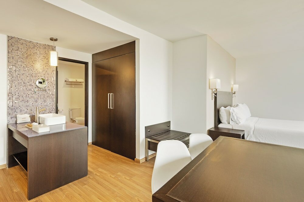 Фото Fiesta Inn Naucalpan