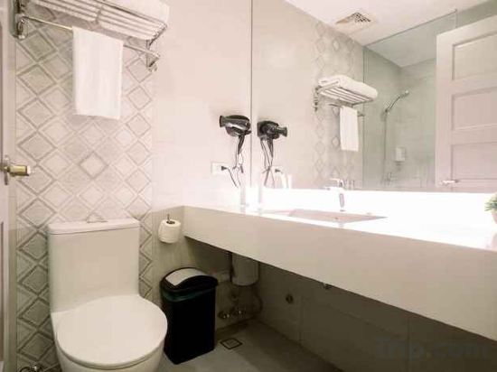 Фото Allure Hotel & Suites