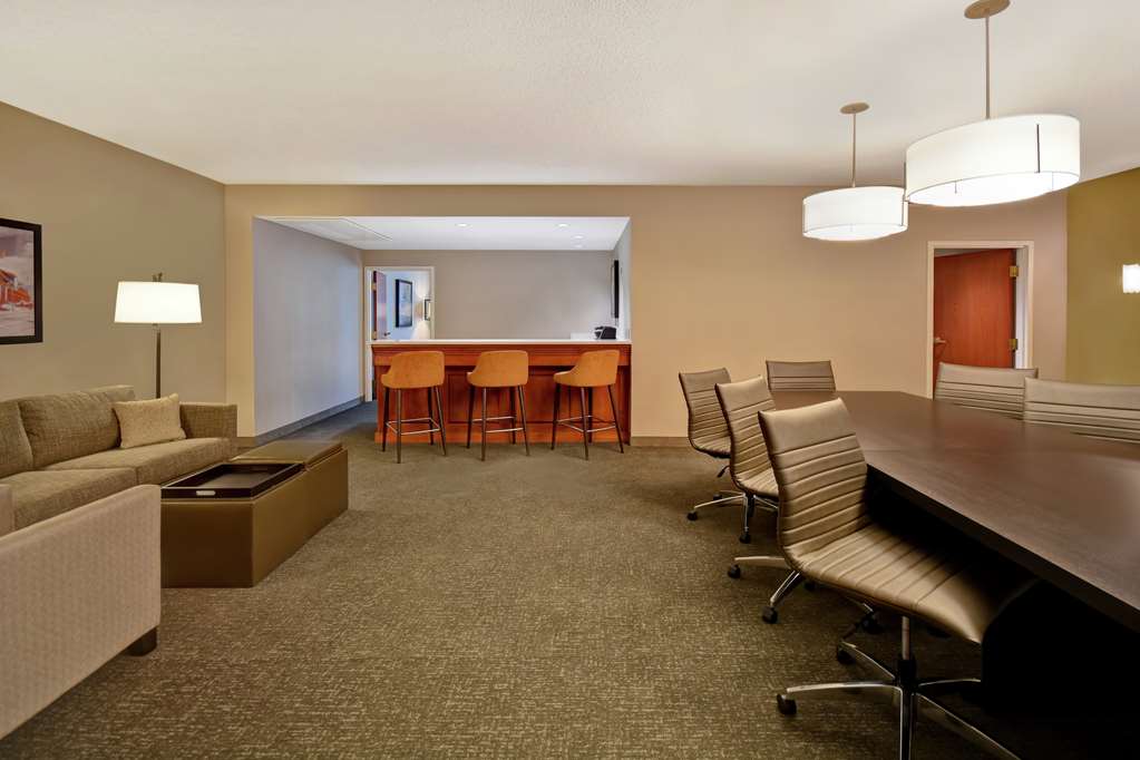 Фото Embassy Suites Little Rock