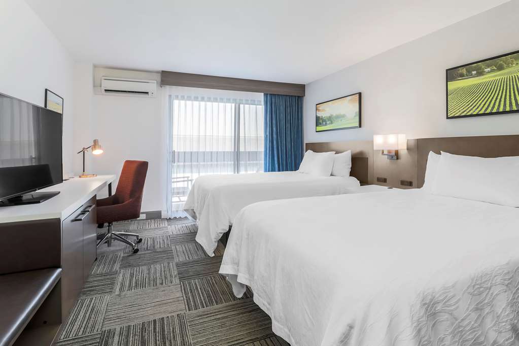 Фото Hilton Garden Inn Davis Downtown