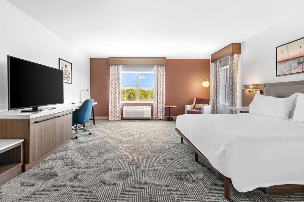 Фото Hilton Garden Inn Suffolk Riverfront