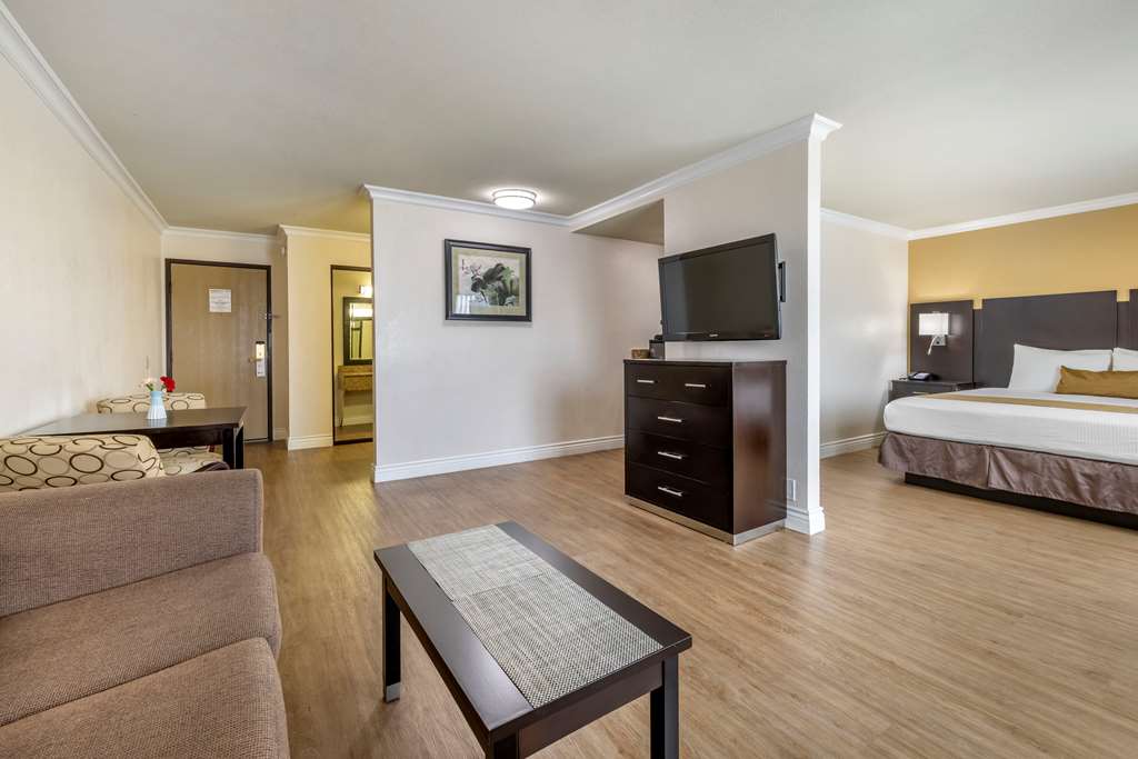 Фото Best Western Plus South Bay Hotel