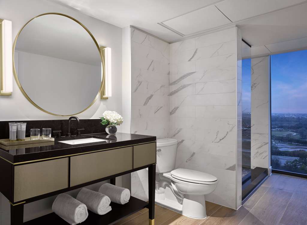 Фото C. Baldwin, Curio Collection by Hilton