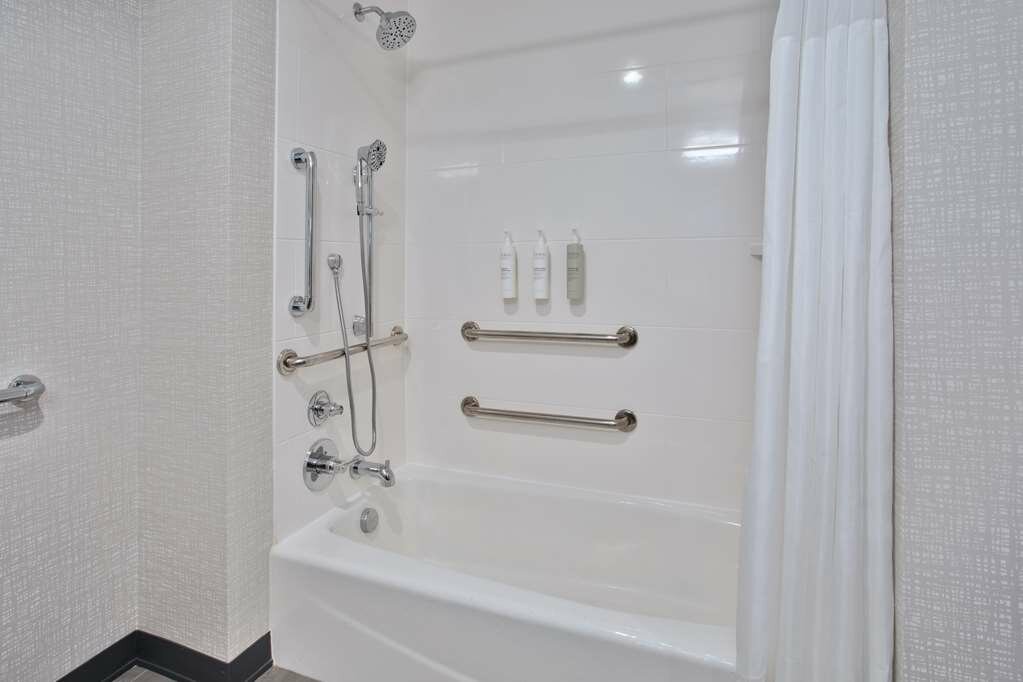 Фото Hampton Inn by Hilton Paris