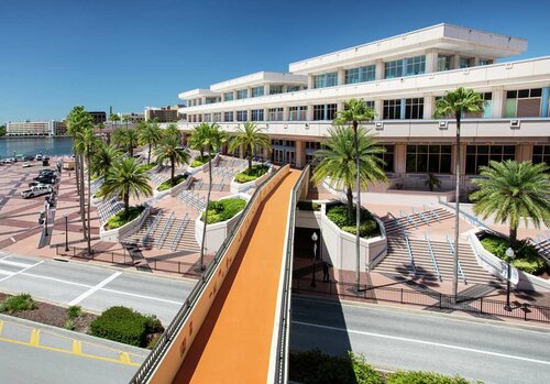 Гостиница Embassy Suites Tampa Downtown в Тампе