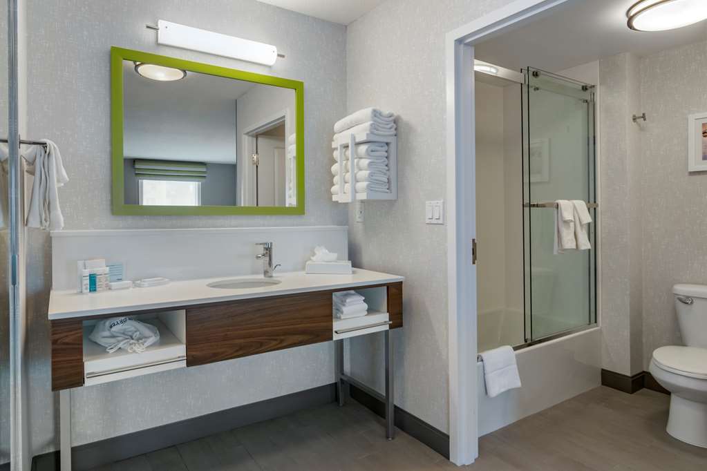 Фото Hampton Inn & Suites Edmonton West