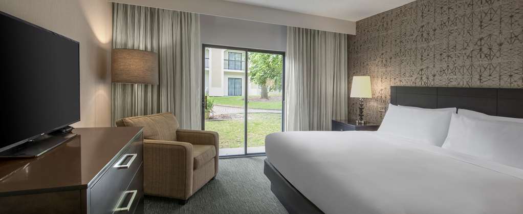 Фото DoubleTree by Hilton Chicago Wood Dale - Elk Grove