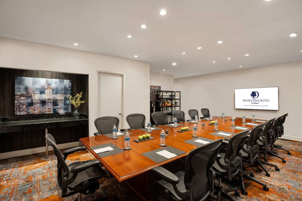 Фото DoubleTree Suites by Hilton Hotel Austin