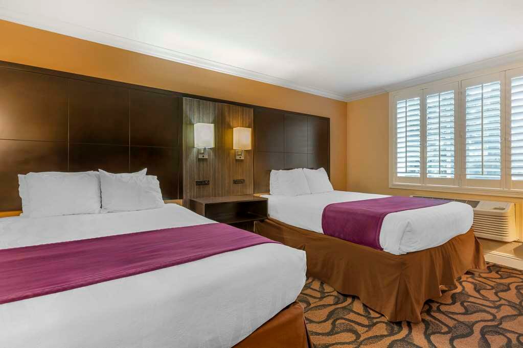 Фото Best Western Plus Airport Plaza