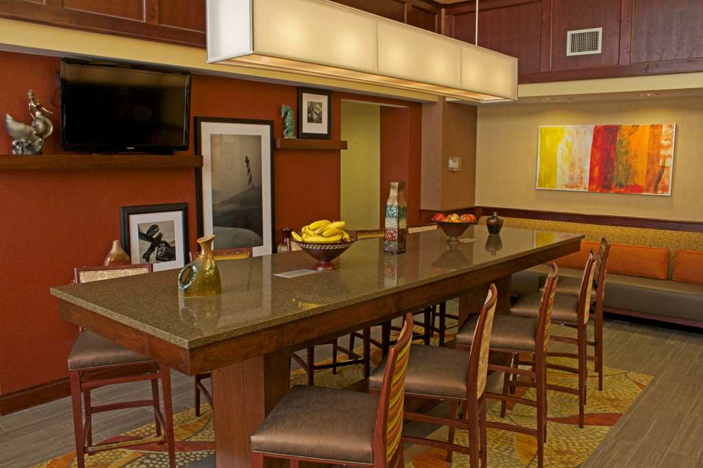 Фото Hampton Inn & Suites Norfolk-Airport