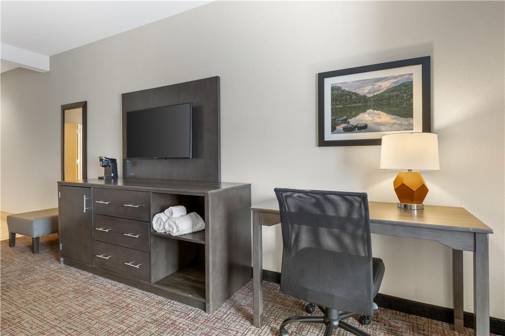 Фото B/w Plus Elizabethtown Inn & Suites