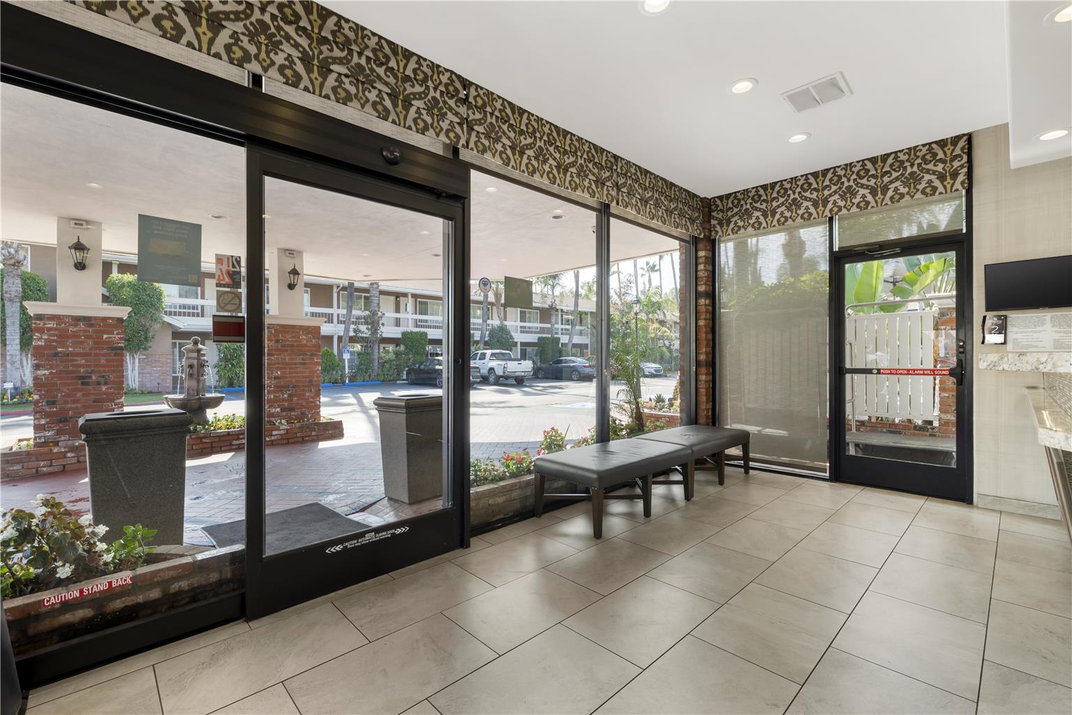 Фото Best Western Plus Carriage Inn