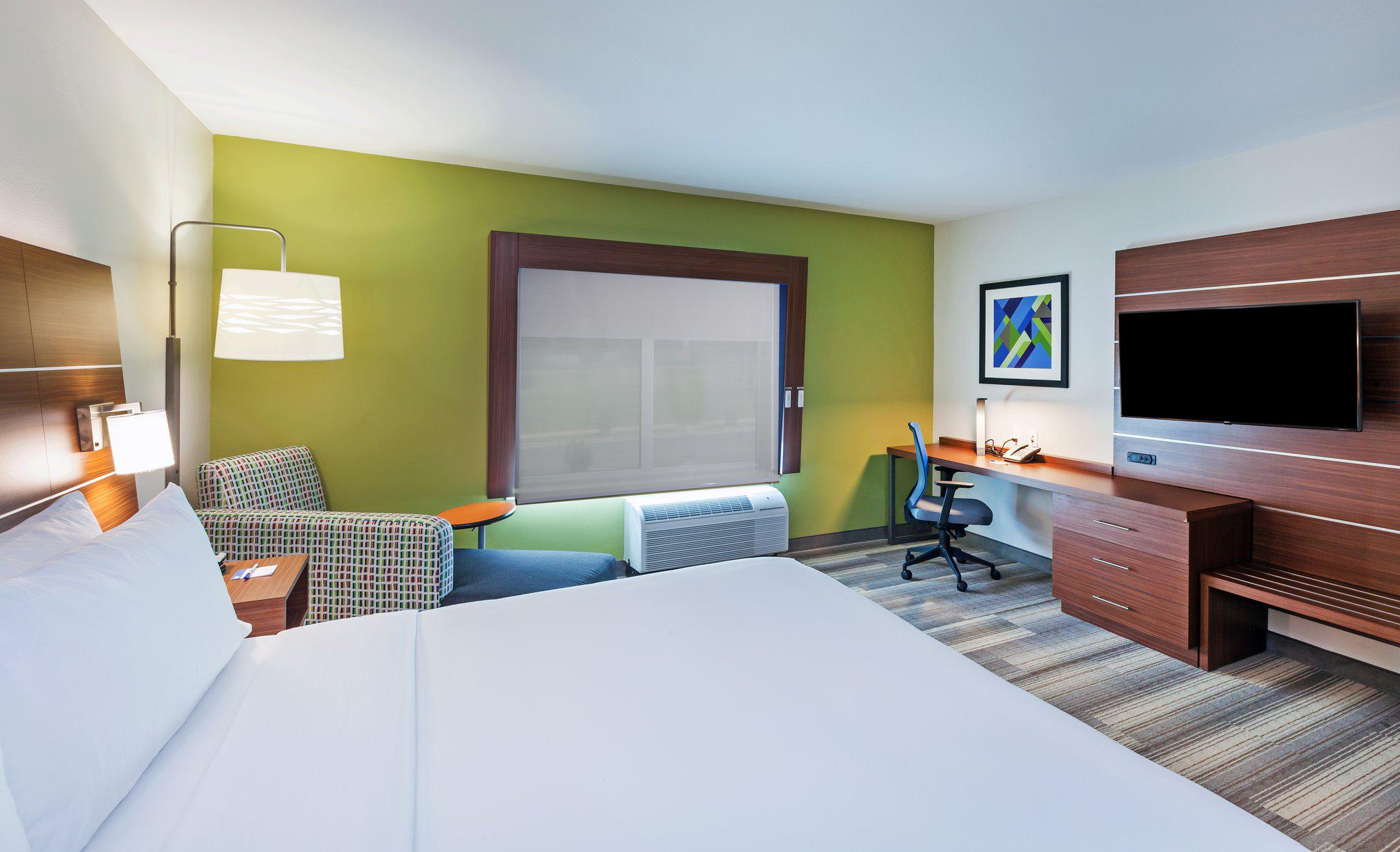Фото Holiday Inn Express & Suites Tulsa South - Woodland Hills, an Ihg Hotel