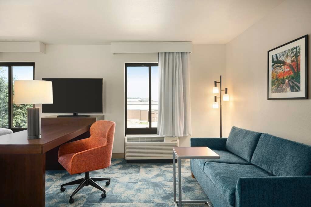 Фото Hampton Inn & Suites San Marcos