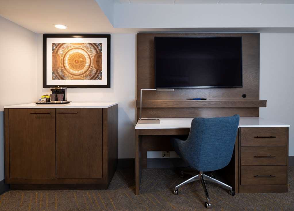 Фото DoubleTree by Hilton Madison East