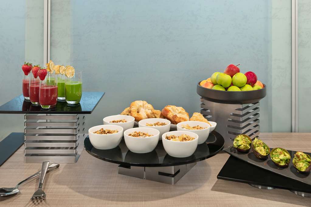 Фото The Slate Denver, Tapestry Collection by Hilton