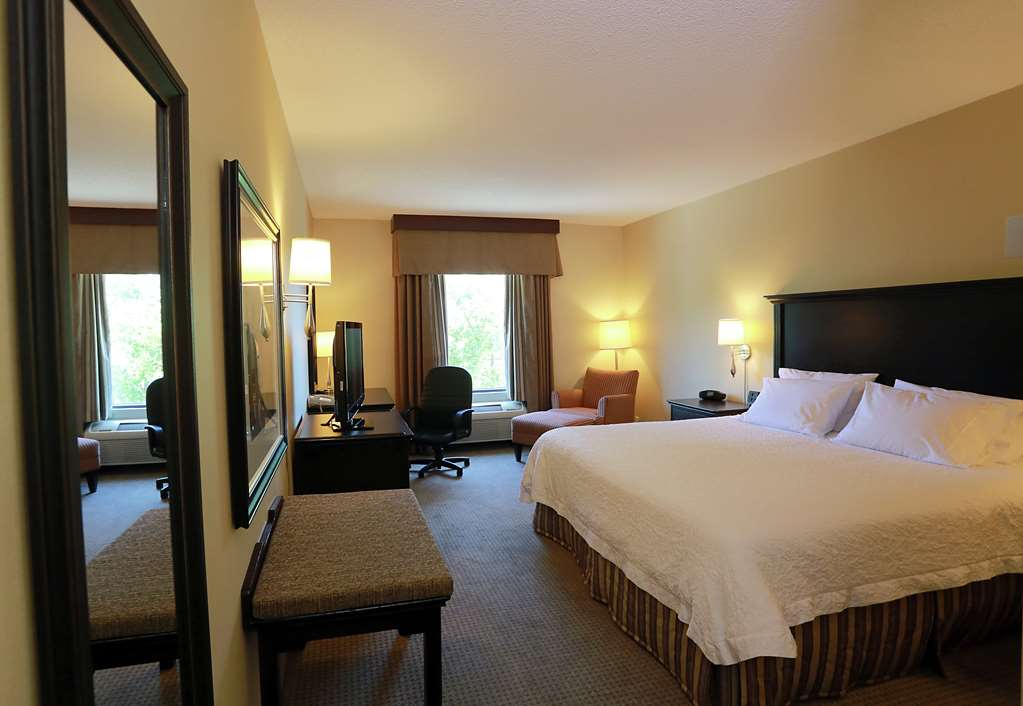 Фото Hampton Inn & Suites by Hilton Laval