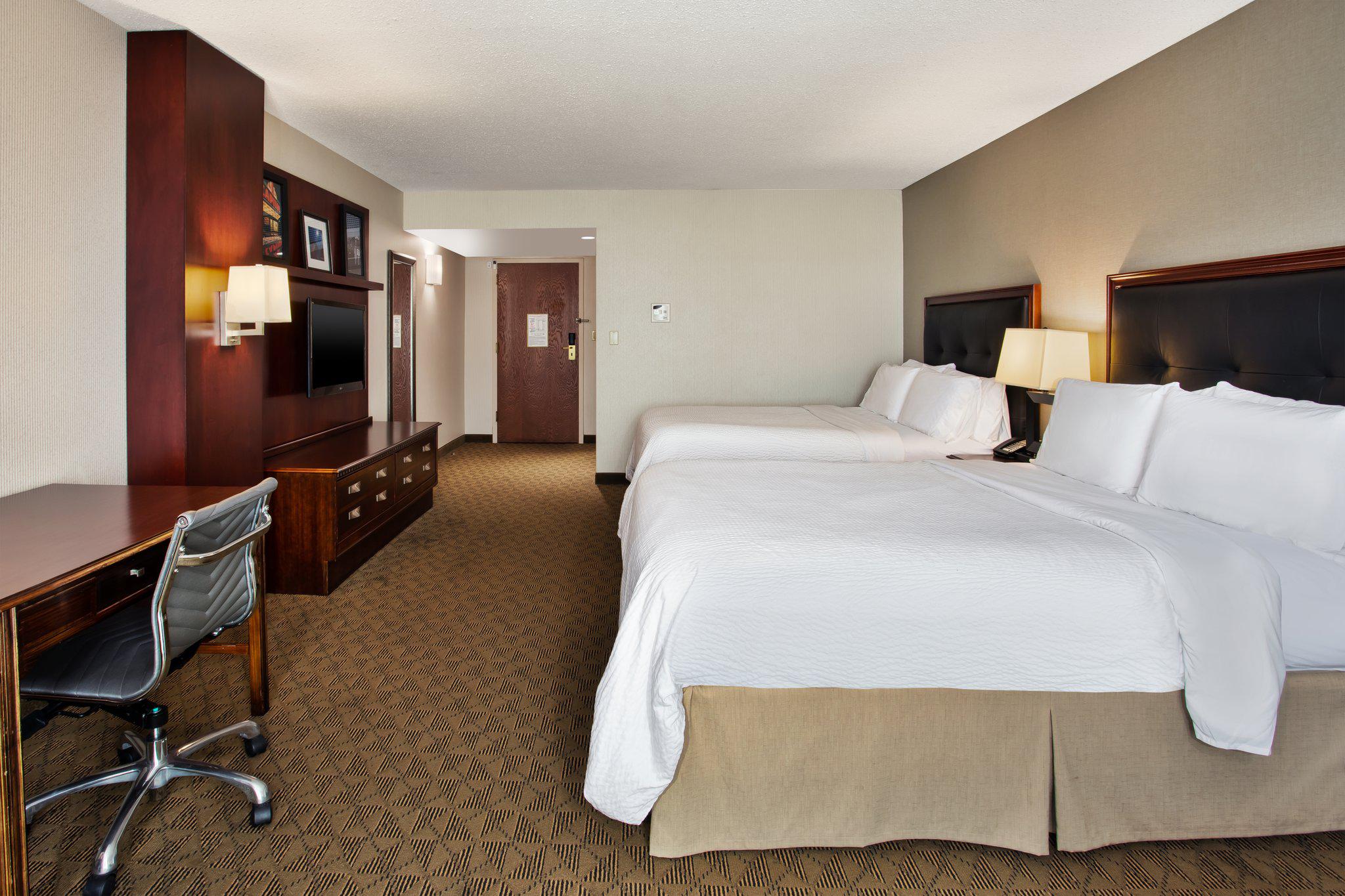 Фото Holiday Inn University Plaza-Bowling Green, an Ihg Hotel