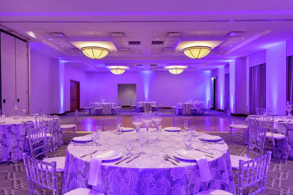 Фото Embassy Suites by Hilton Boston at Logan Airport