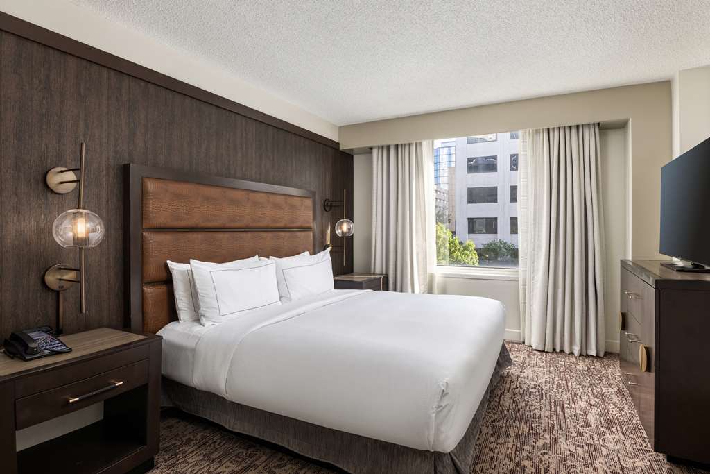 Фото DoubleTree Suites by Hilton Hotel Austin