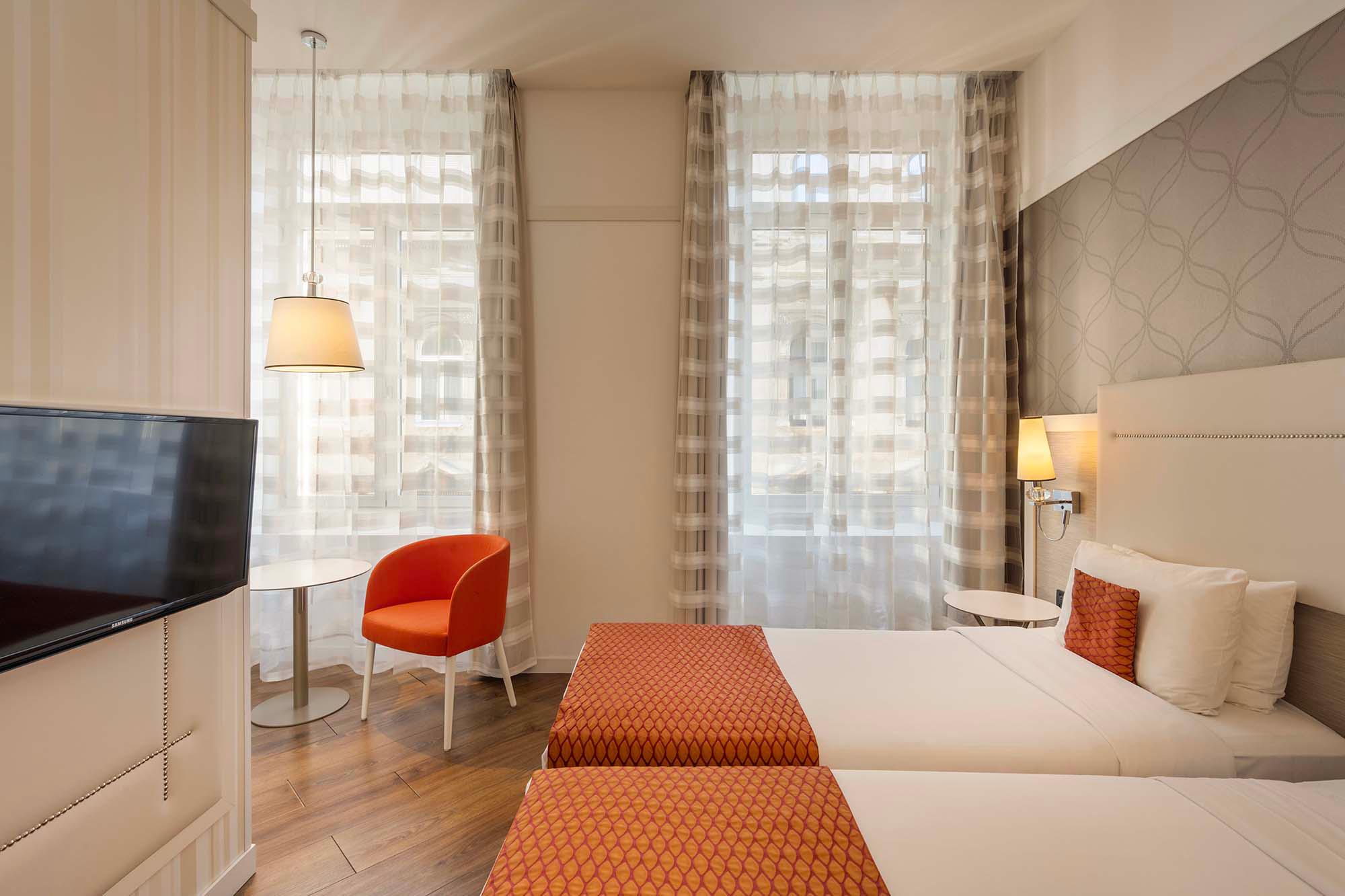 Фото Ikonik Parlament