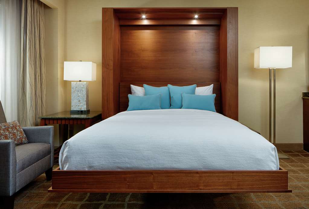 Фото Embassy Suites by Hilton San Diego La Jolla