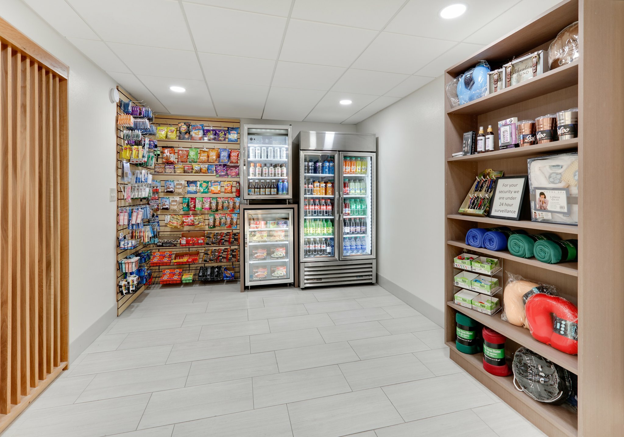 Фото Holiday Inn Express Hotel & Suites Near Seaworld, an Ihg Hotel