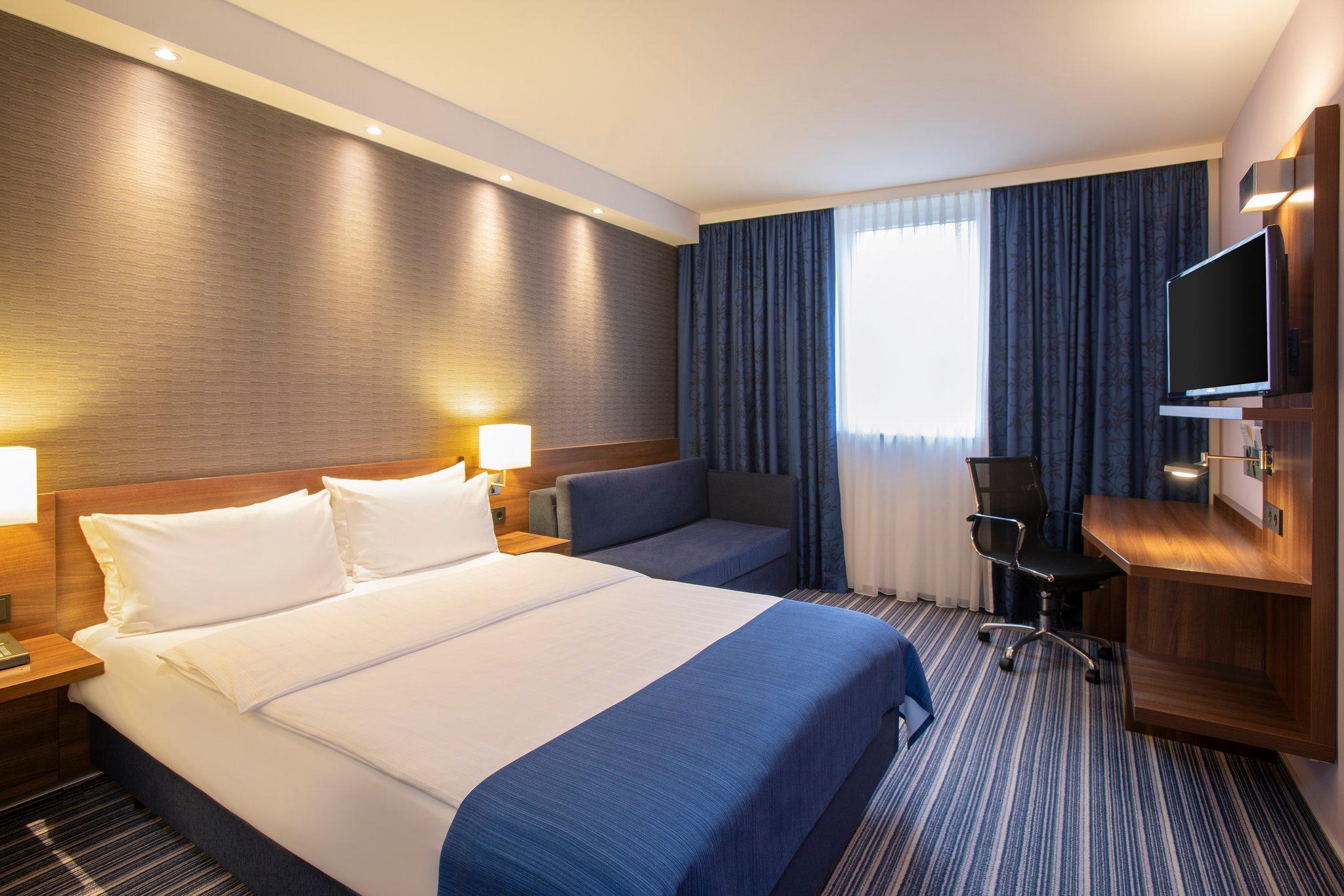 Фото Holiday Inn Express Neunkirchen