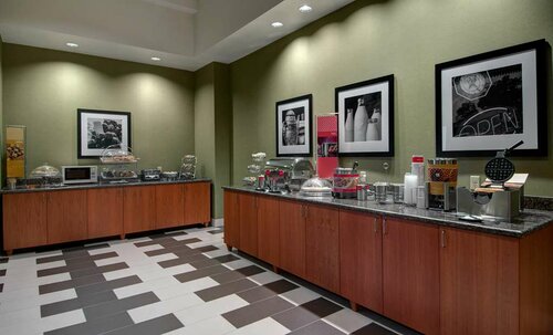Гостиница Hampton Inn and Suites Astoria в Астории