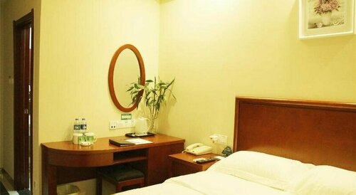 Гостиница GreenTree Inn Wuxi Binhu District Datong Road Zhouxin Hotel в Уси