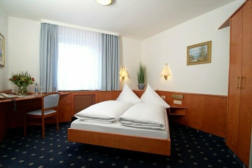 Гостиница Hotel Württemberger Hof в Ройтлингене